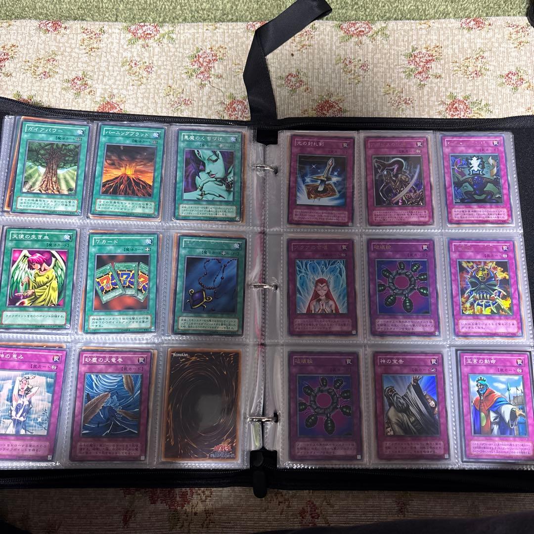 【遊戯王カード引退品】初期・レリーフ等８００枚以上　　2ファイル分　即購入大歓迎