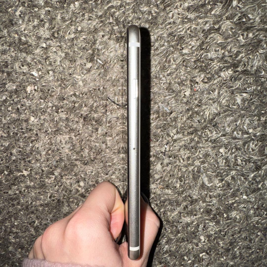 し*か様 iPhoneSE3 128GB 86% 美品