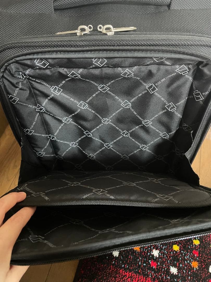 【値下げしました】スーツケース　プラスワンラゲージ黒　機内持込　35ℓ