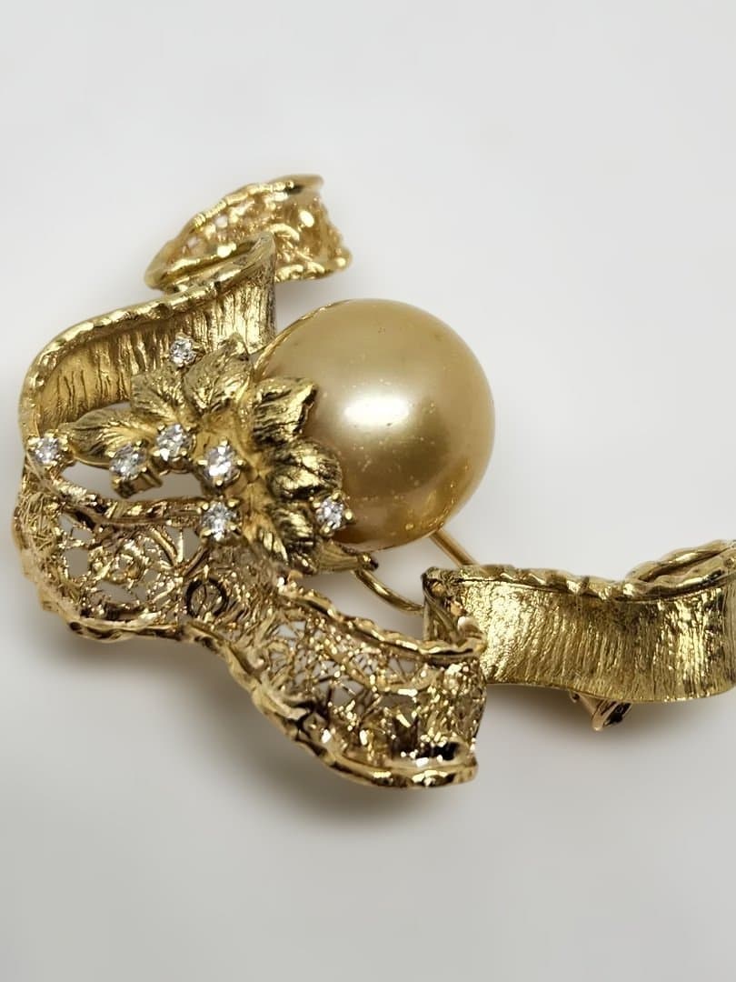 K18ブローチ、トップ南洋ゴールド パール付き