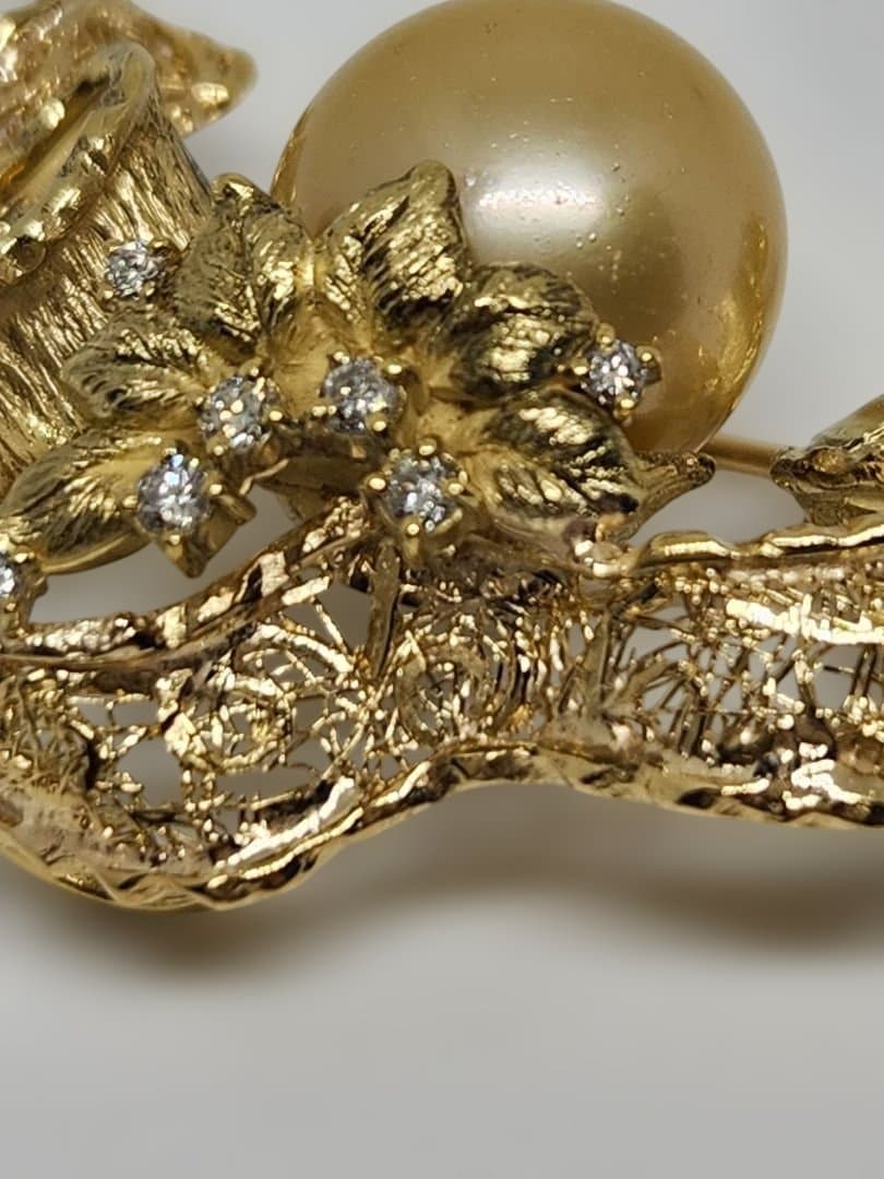 K18ブローチ、トップ南洋ゴールド パール付き