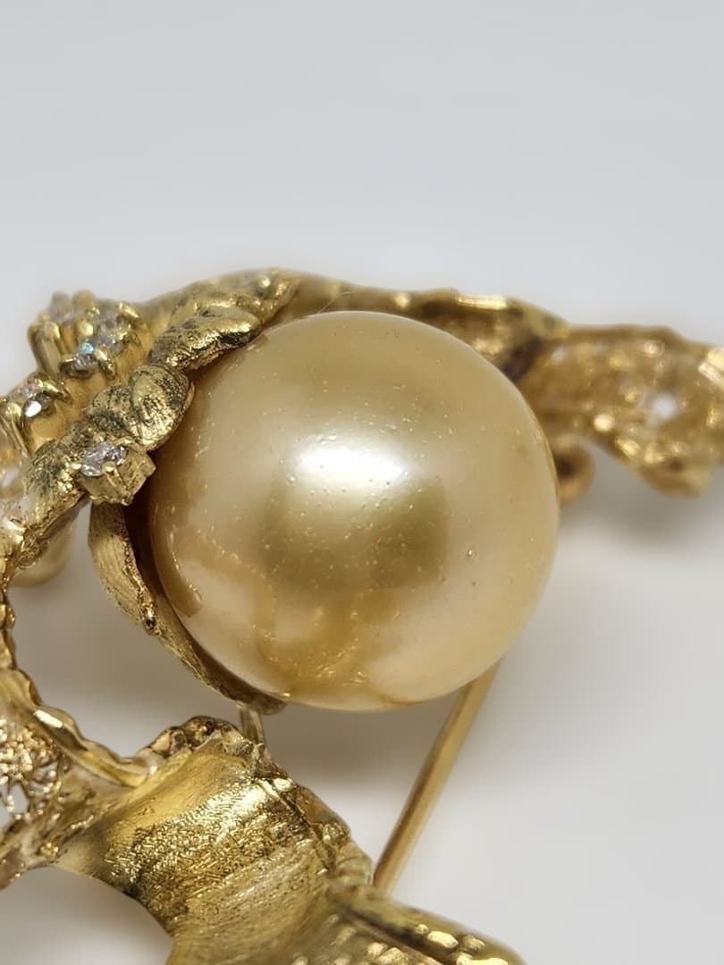 K18ブローチ、トップ南洋ゴールド パール付き