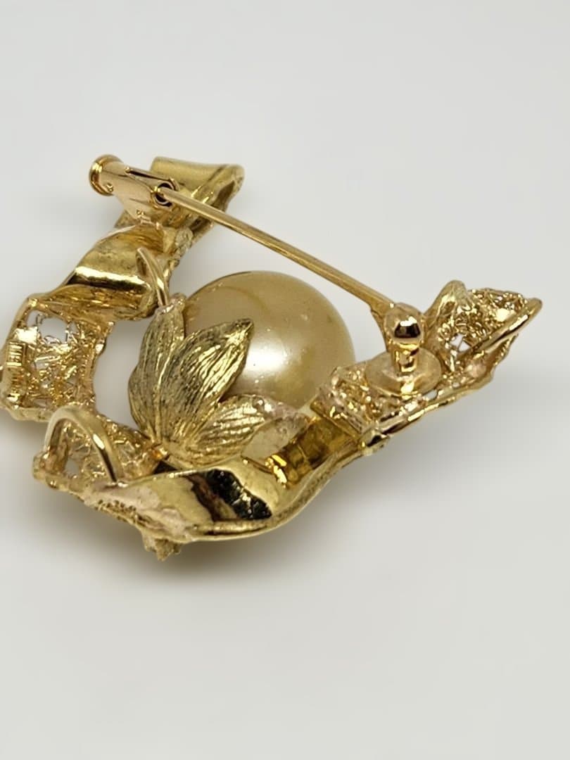 K18ブローチ、トップ南洋ゴールド パール付き