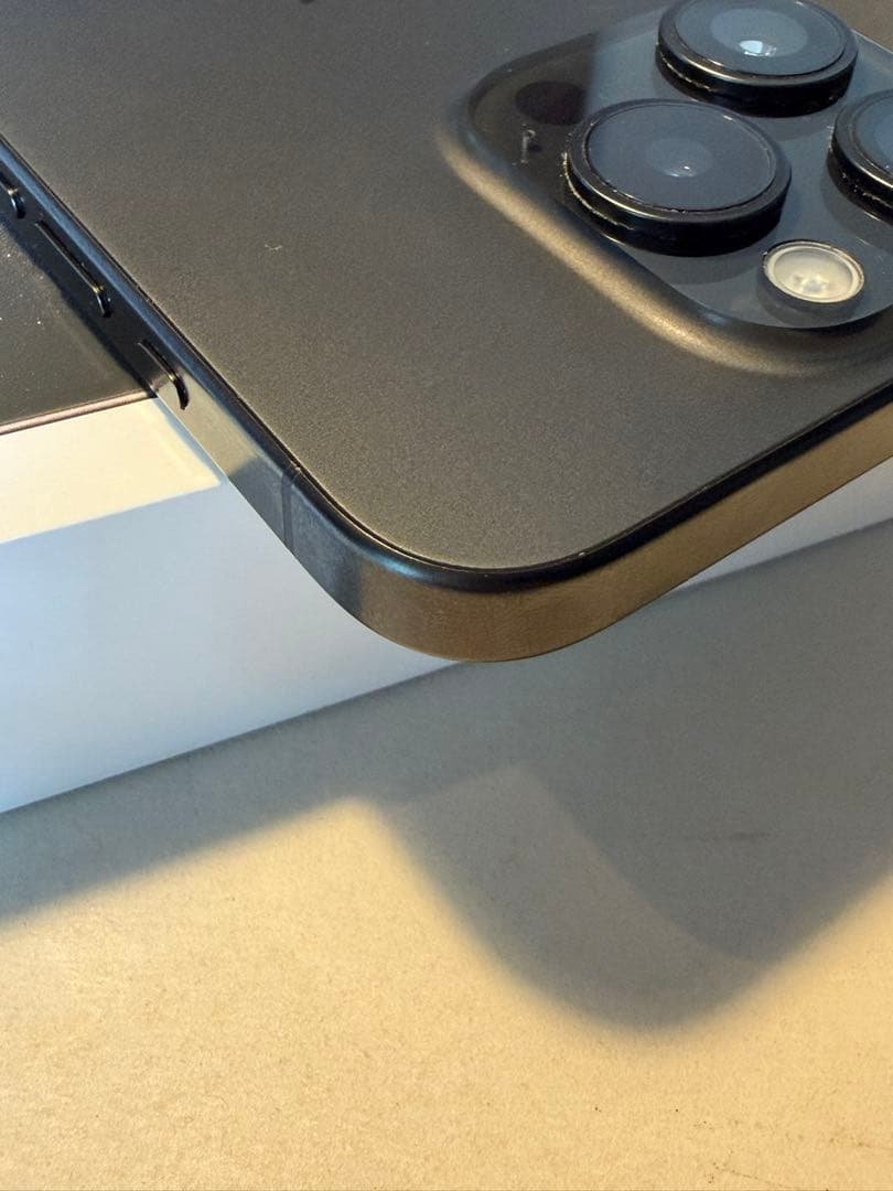 即日発送超美品SIMフリーiPhone 15pro ブラックチタニウムおまけ付き