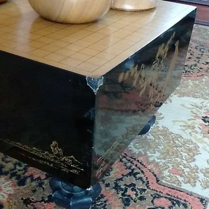 約40年前の新榧の碁盤。高級碁石碁笥付