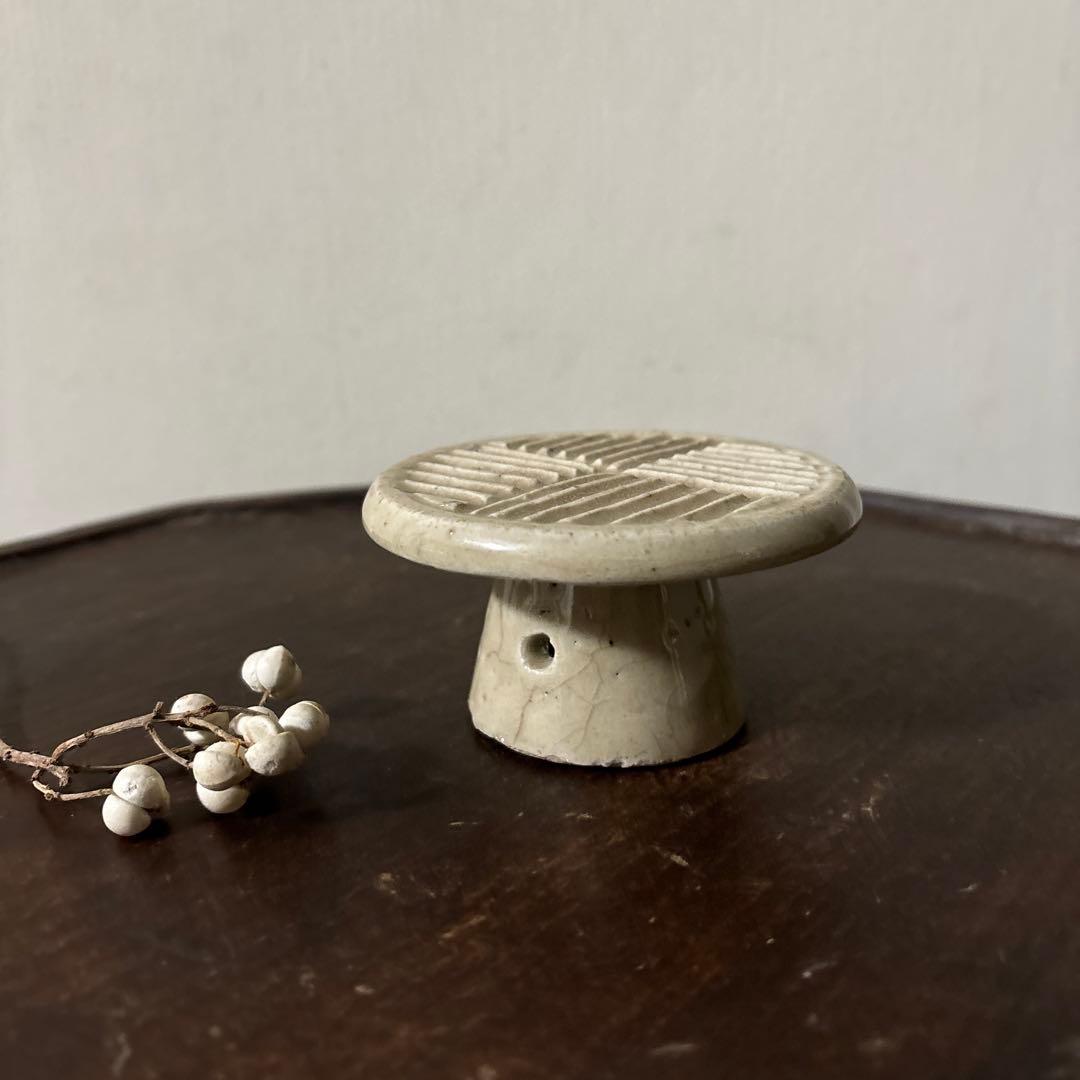 李朝餅型　④ 菓子型　白磁　堅手　韓国アンティーク　古道具　古民芸　古陶磁