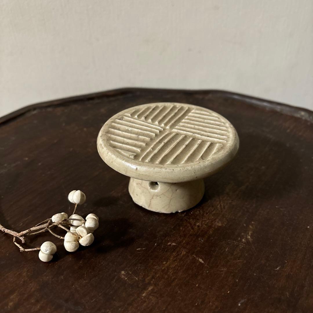 李朝餅型　④ 菓子型　白磁　堅手　韓国アンティーク　古道具　古民芸　古陶磁