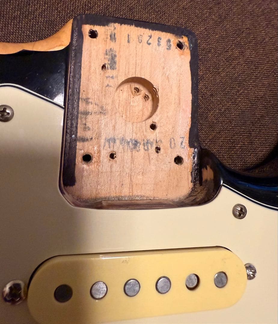 Fenderストラトブラック ボディ