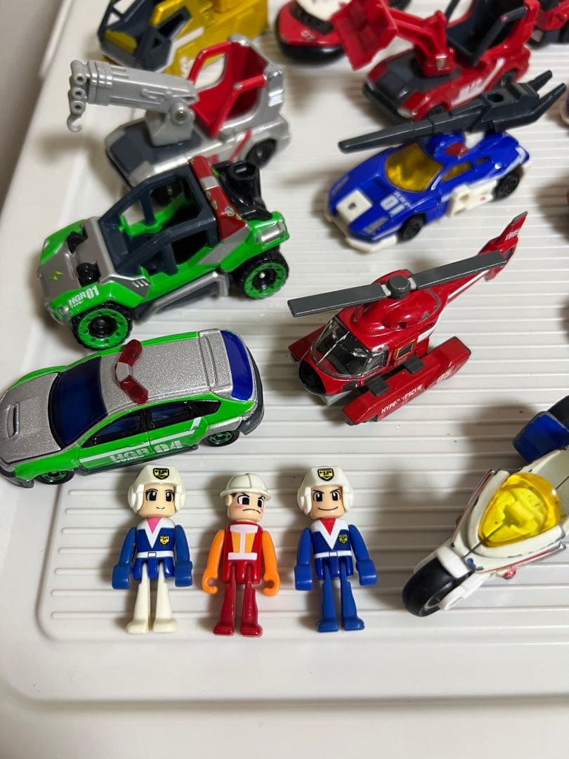 ハイパーレスキューのミニカーと隊員セット