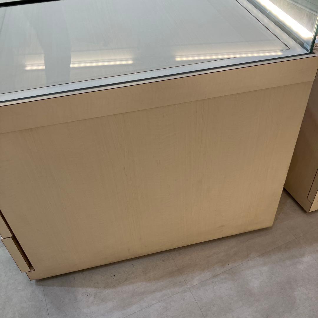 薄い木目色のガラスケース 引き出し付き