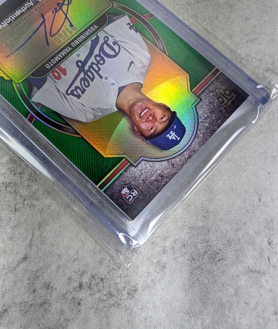 【01/50】山本由伸 直筆サイン 2024 Triple Threads