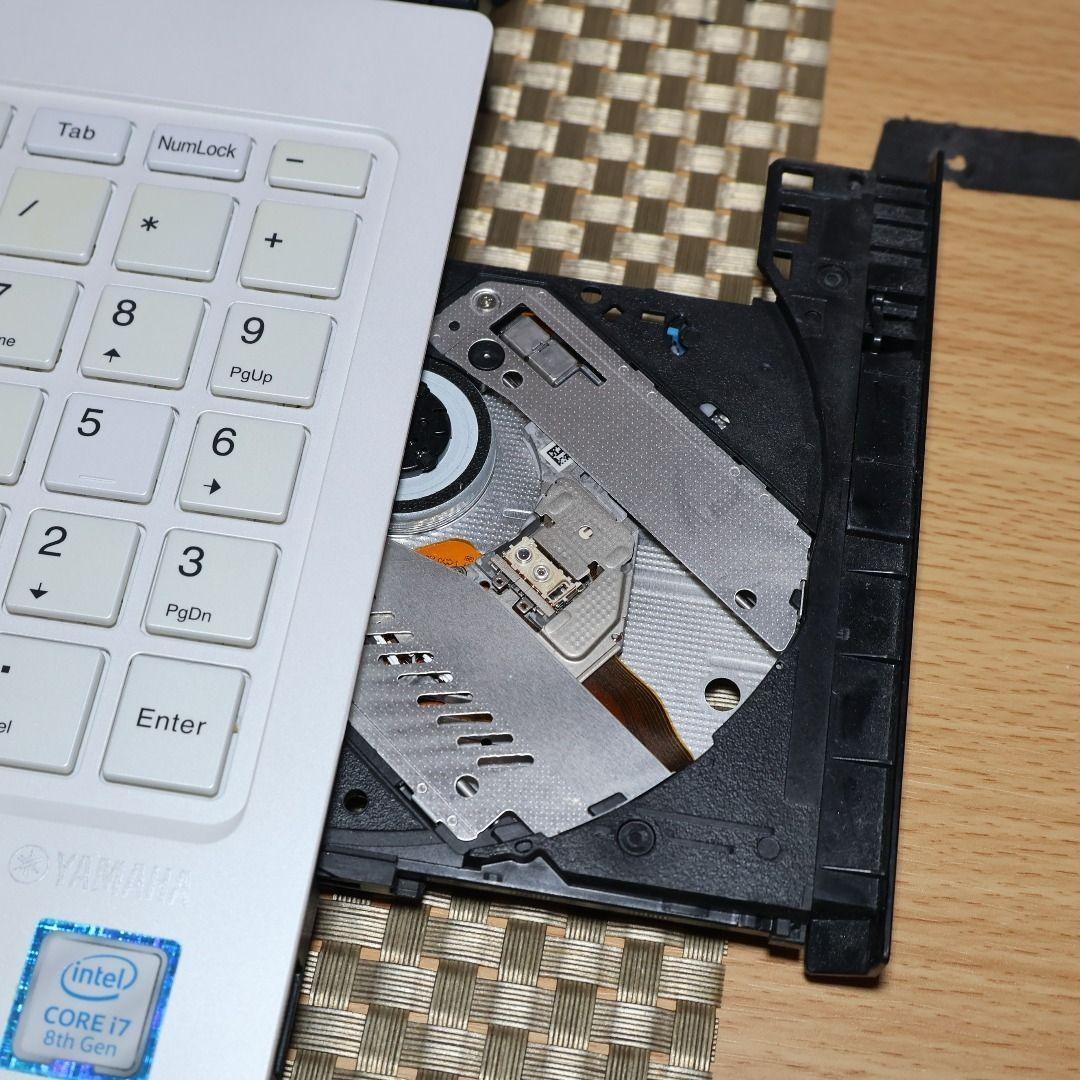 最上位Win11公式対応8世代i7/メモリ16G/新品SSD/BD/無線/カメラ