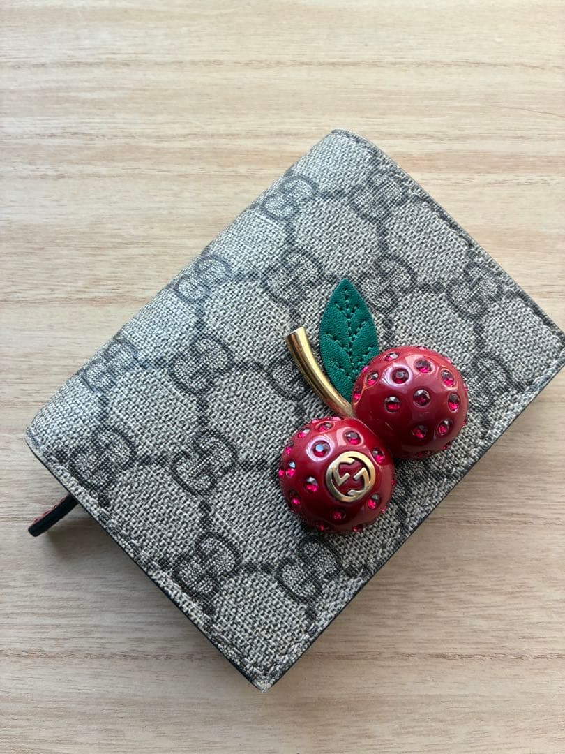 グッチGUCCIチェリーウォレット　二つ折り財布　美品