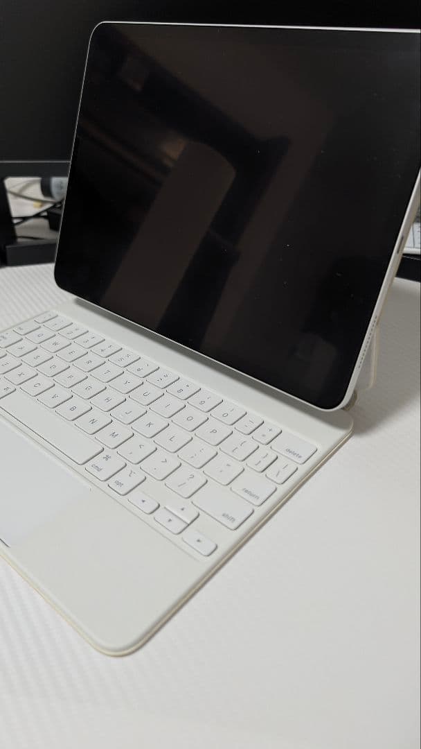 iPadPro 11インチ 2020モデルl 128GB マジックキーボード付き