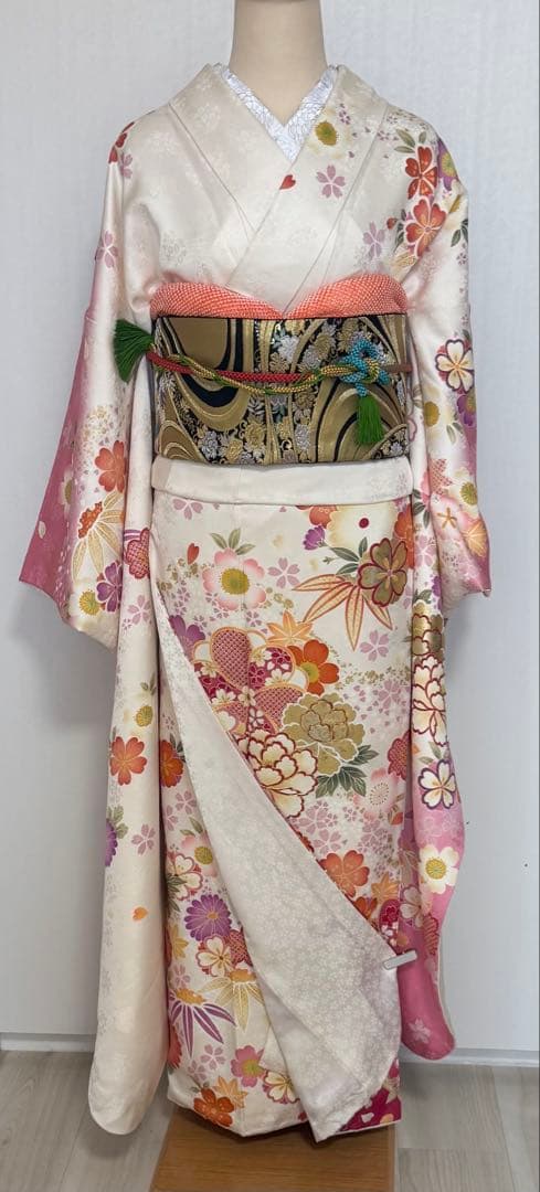 裄７０ｃｍ　豪華　４点セット　牡丹に桜菊模様　刺繍振袖