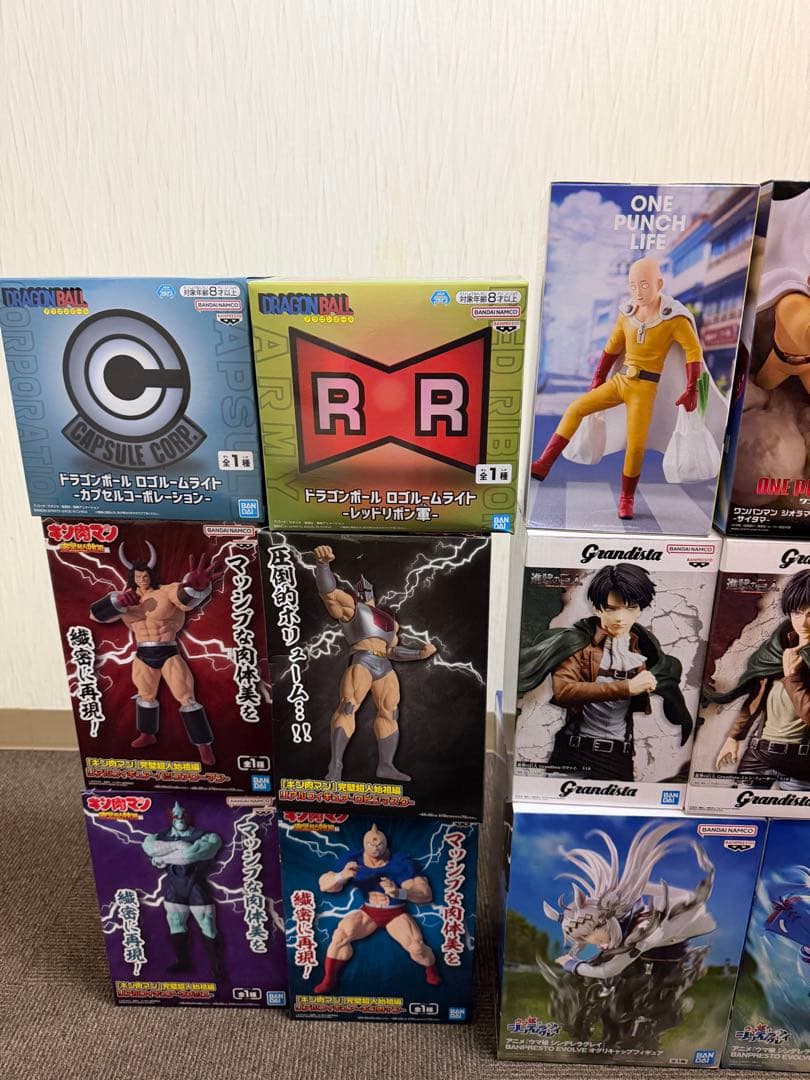 フィギュアセット：ドラゴンボール、ワンパンマン、進撃の巨人
