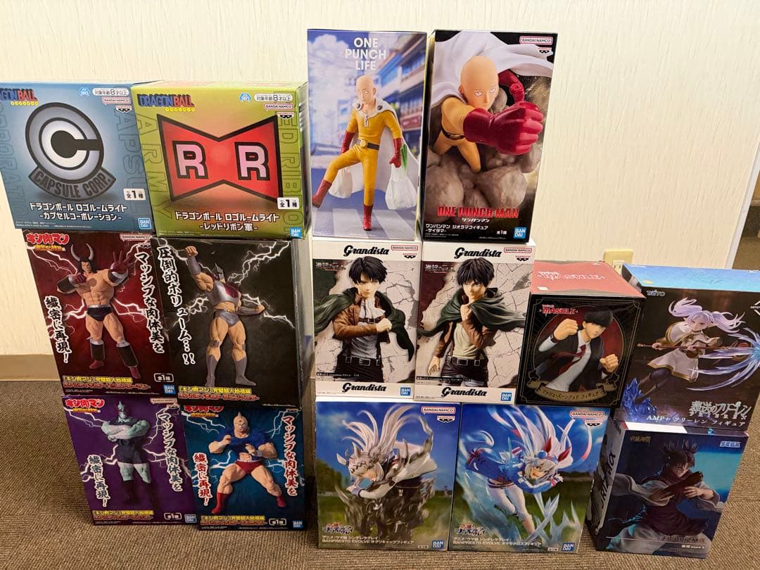フィギュアセット：ドラゴンボール、ワンパンマン、進撃の巨人