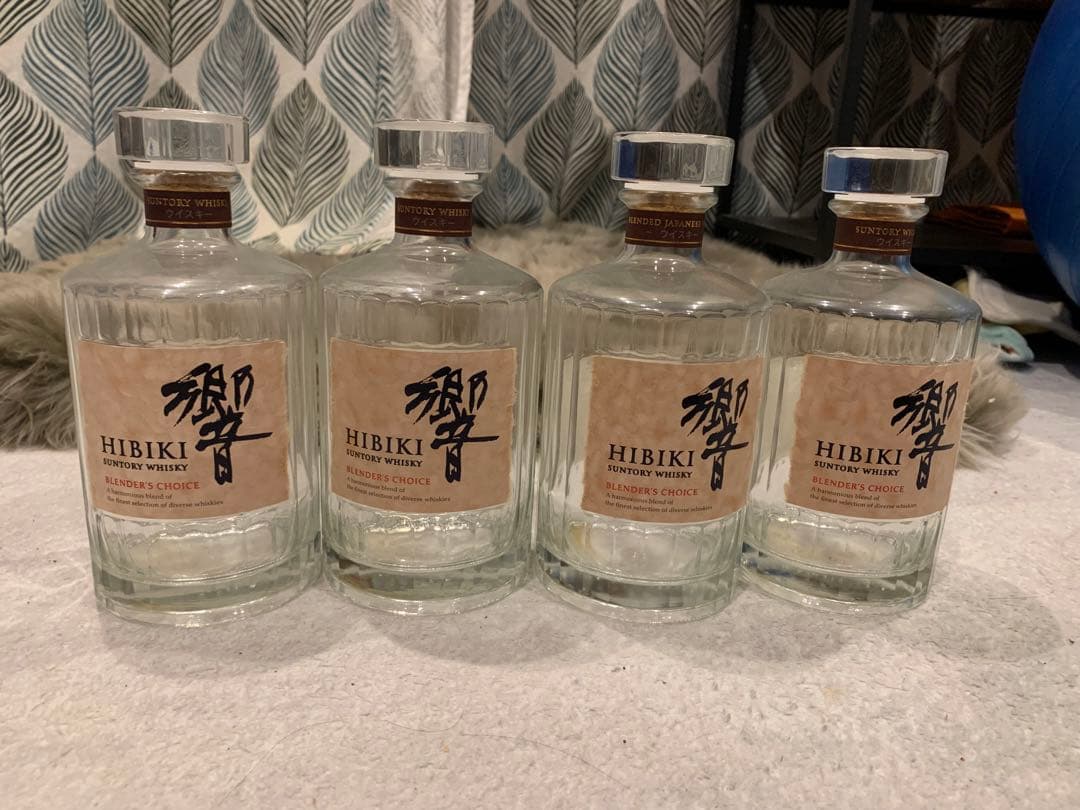 響き　ウィスキー　空き瓶
