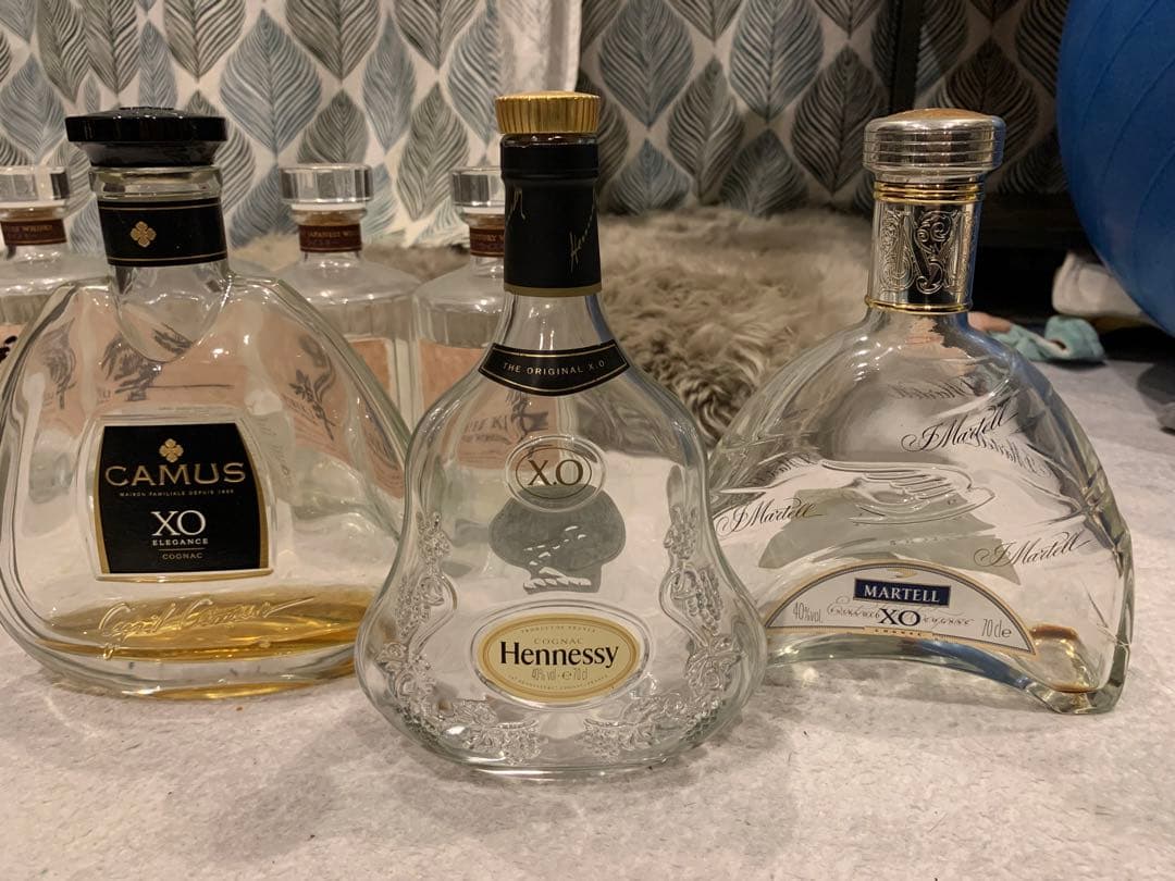 響き　ウィスキー　空き瓶