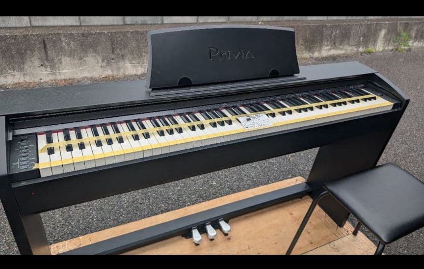 送料込みCASIO 電子ピアノ privia PX-770 19年製