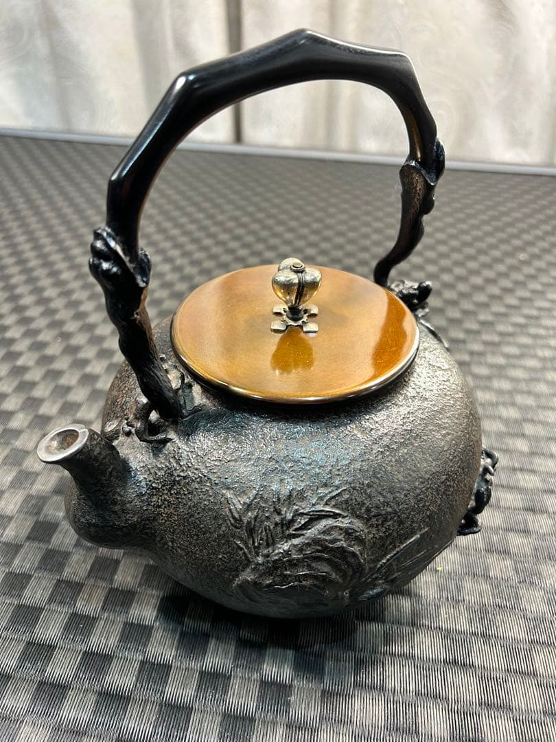 高岡鋳物　黒鉄瓶　蟹紋様