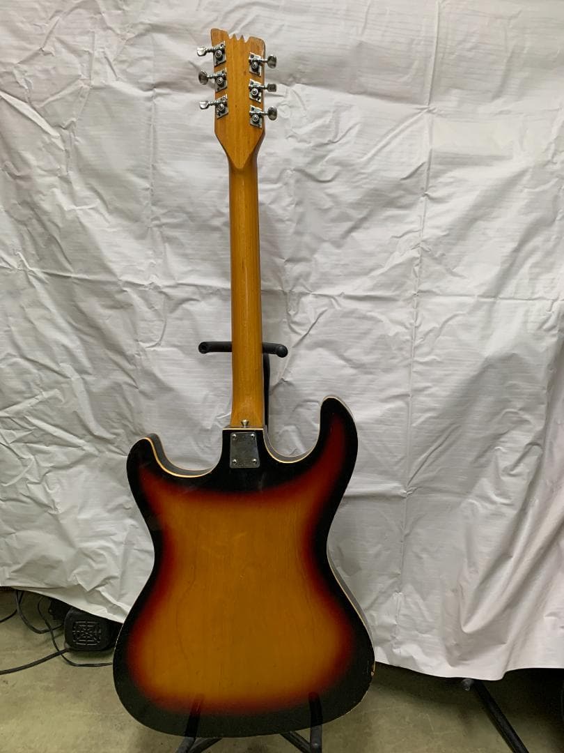 リペアショップ発　ビザール　セミアコタイプ　整備済み