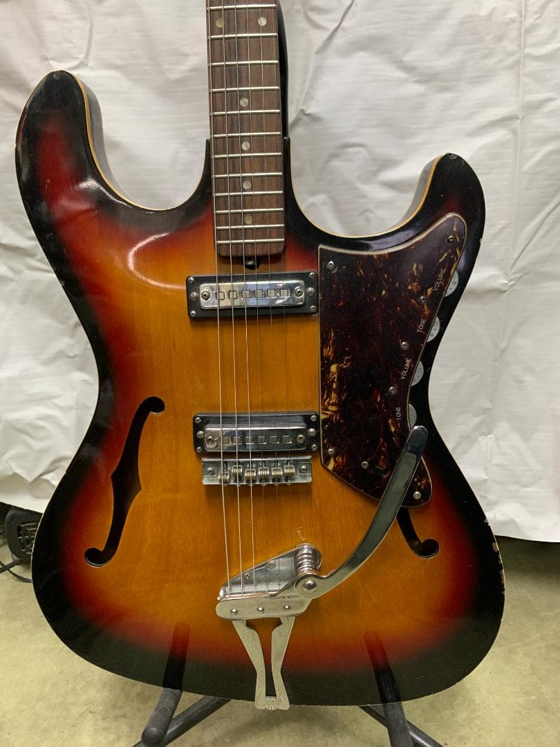 リペアショップ発　ビザール　セミアコタイプ　整備済み