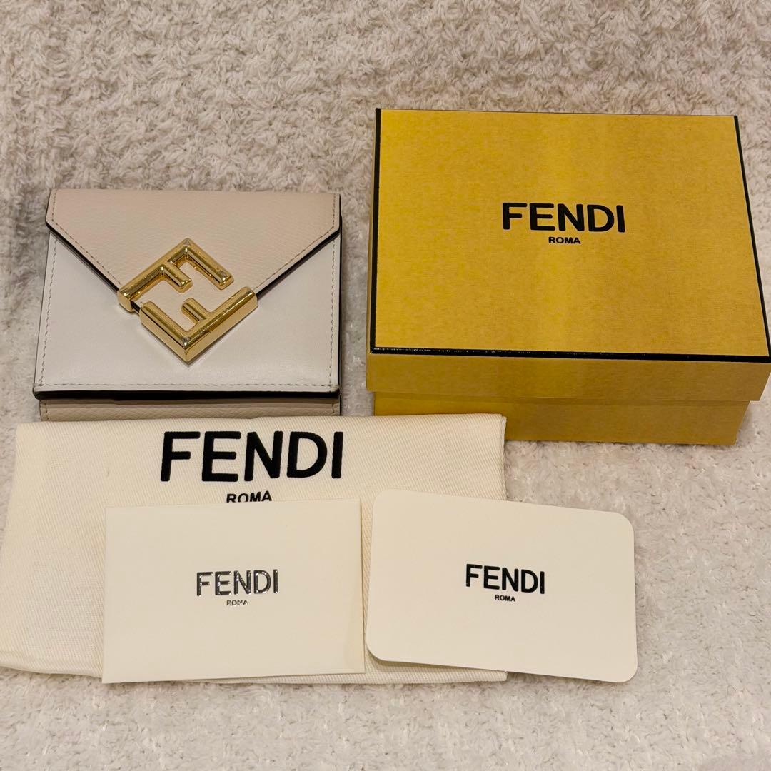 FENDI 三つ折り財布　ダイヤモンド　小銭入れ　フェンディ