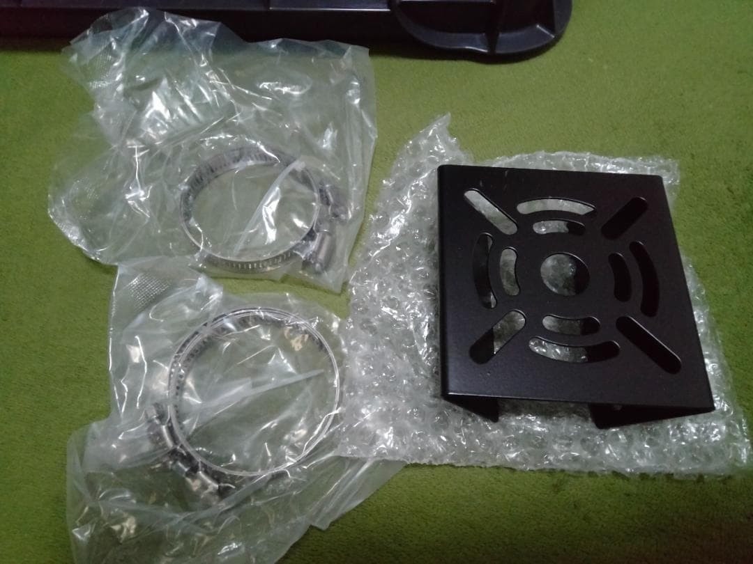 未使用　tapo 2K 防犯カメラ ソーラーパネル付き TC82KIT　おまけ