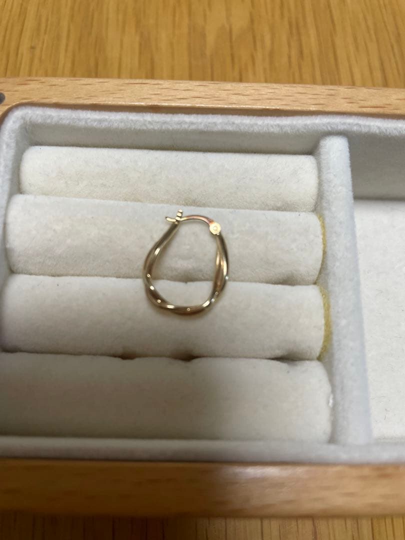 【訳あり】ete エテ K10/K18 ツイスト ひねりフープピアス　片耳のみ