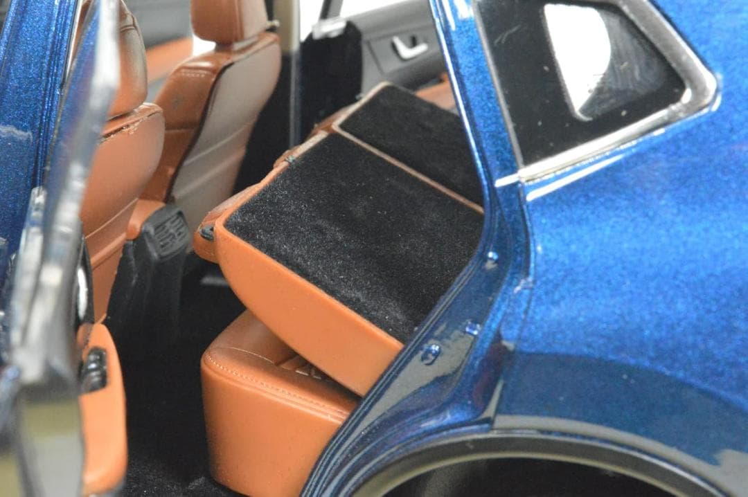 限定版 1/18 日産 Rogue　ローグ SUVミニカー　完成品　リアル