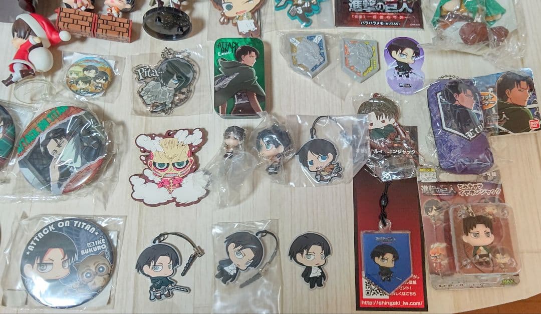 進撃の巨人 エレン・イェーガー リヴァイ兵長 グッズまとめ売り