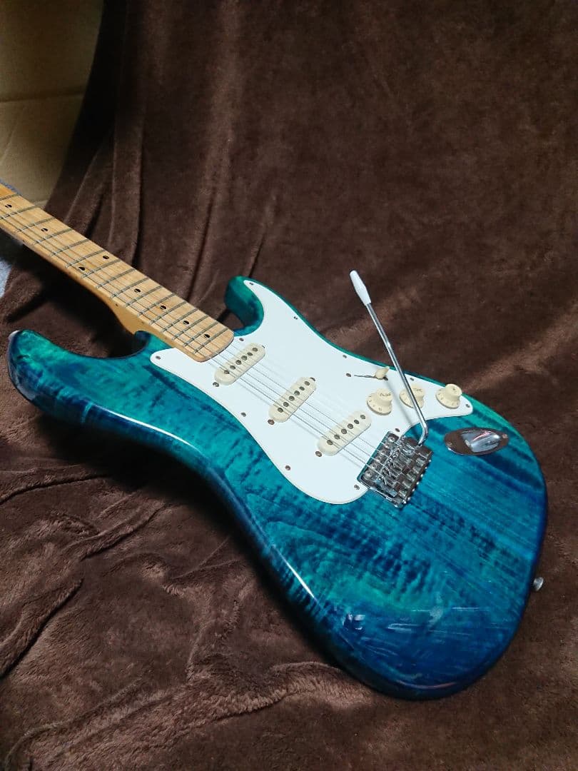 【鮮やかな木目の１本】希少なストラトモデル