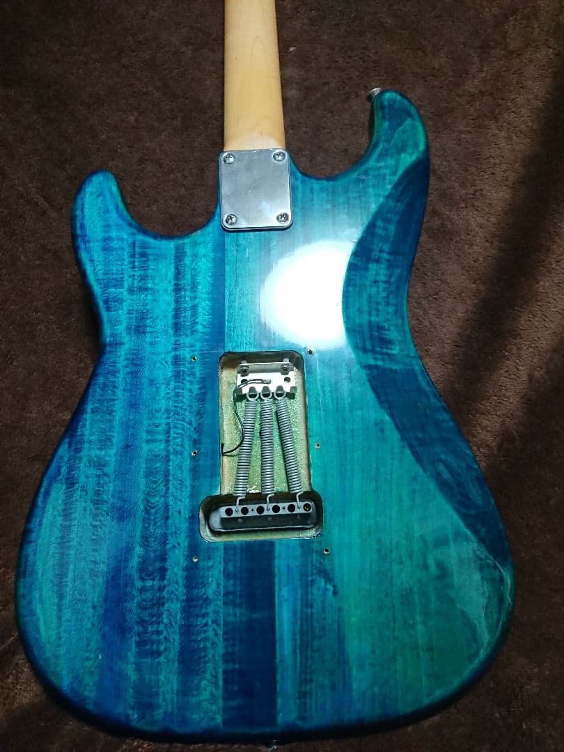 【鮮やかな木目の１本】希少なストラトモデル