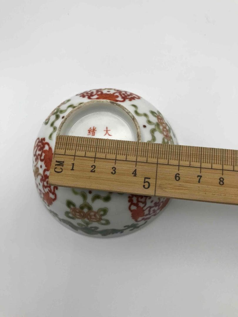 清光緒時代　【大清光緒年製】在銘　粉彩開光寿字桃紋茶碗　湯呑　(D-67)