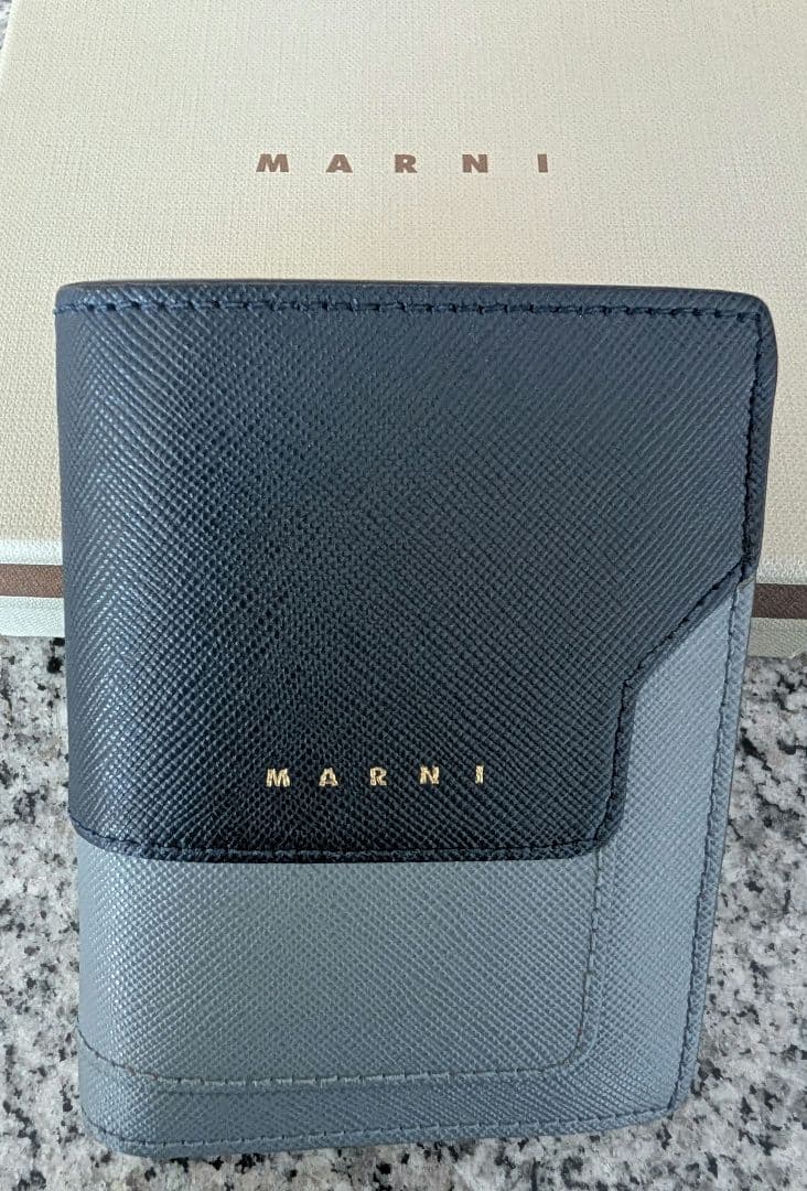 MARNI　マルニ 二つ折り財布 グレー ブラック　バイカラーサフィアーノレザー