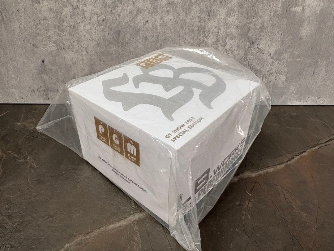 PGM 1/64 ランボルギーニ・アヴェンタドール Grigio Antares