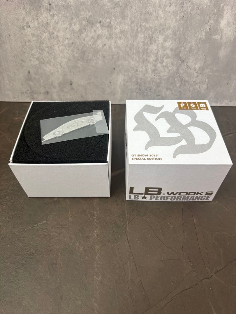 PGM 1/64 ランボルギーニ・アヴェンタドール Grigio Antares