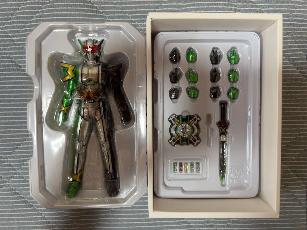 ● S.H.Figuarts(真骨彫製法) 仮面ライダーダブル