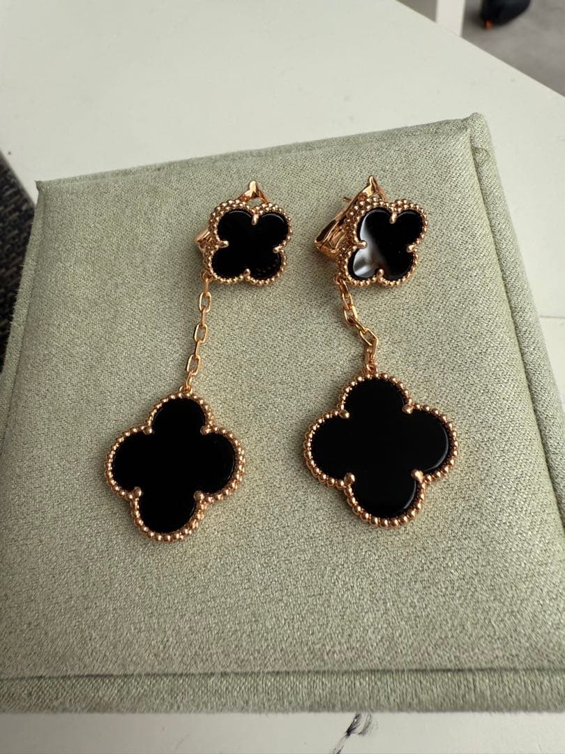 ブラッククローバー ピアス