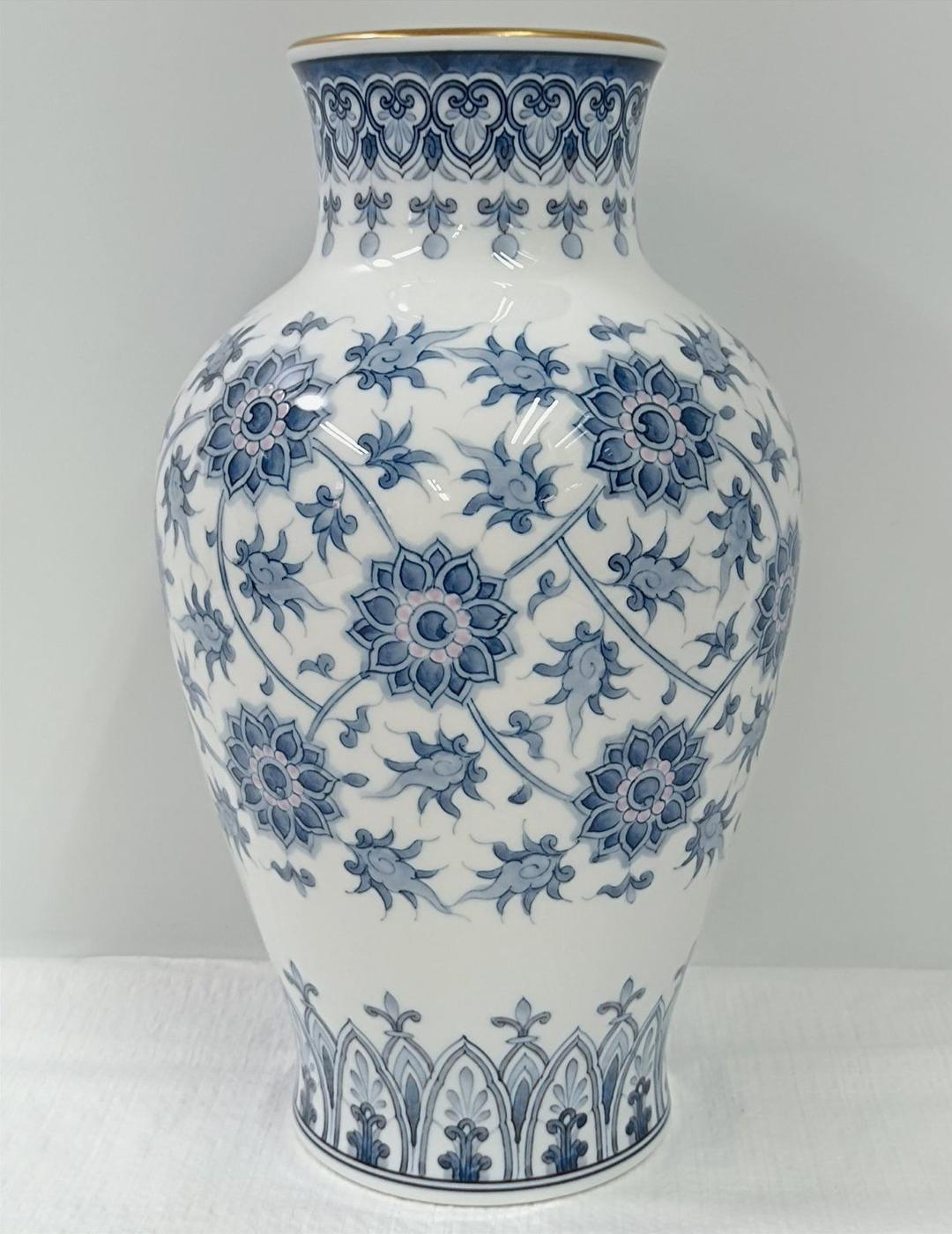 大倉陶園　呉須染付　呉須唐草　花器　花瓶　皇室御用達　未使用保管品