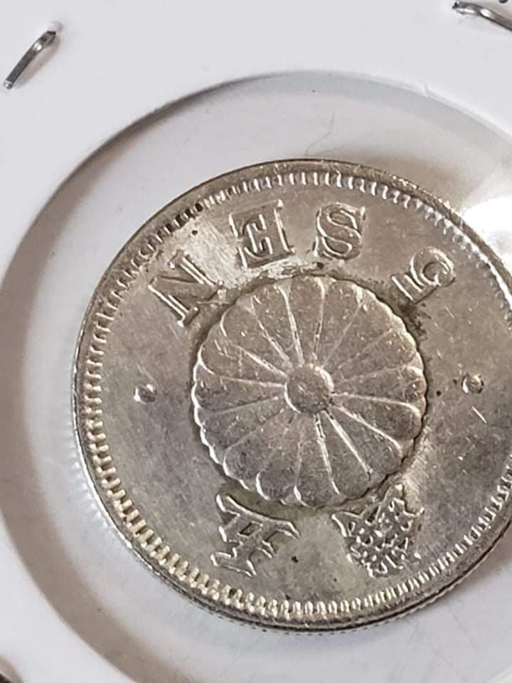 安心の本物。極美品、古銭菊5銭白銅貨明治ニ十ハ年号。超希少アンティークレア物。