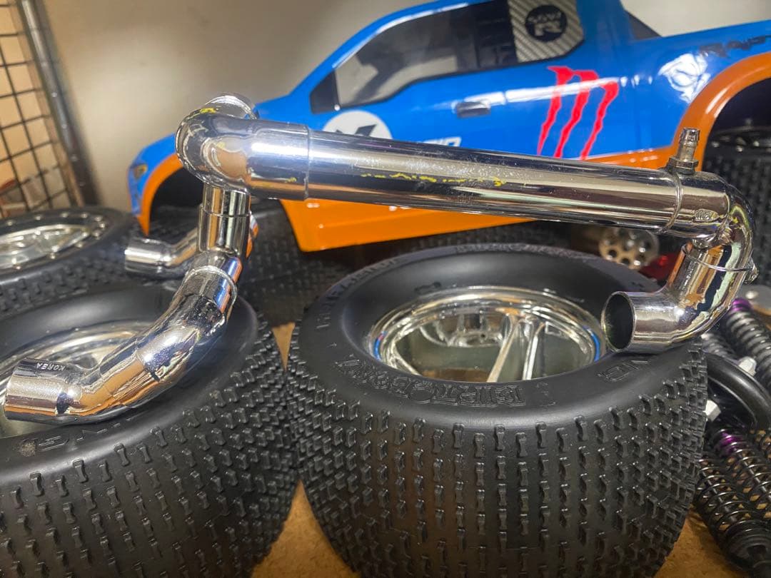 HPI サベージ　バーンバーナー製デュアルマフラー