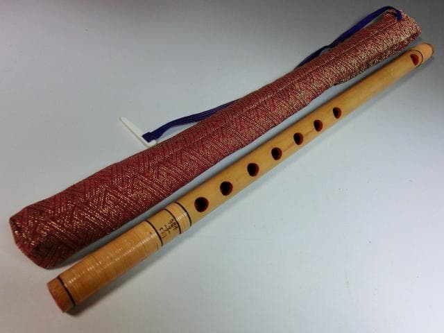 笛■獅子田 木製横笛「七」仕覆付 竹製藤巻 内側が朱塗り 時代物 骨董 古楽器■