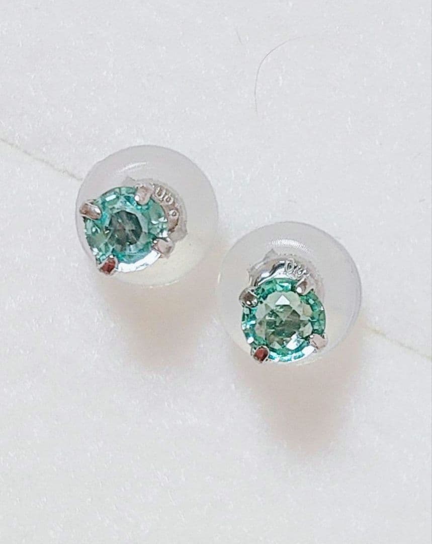 未使用品 pt900 天然エメラルド ピアス