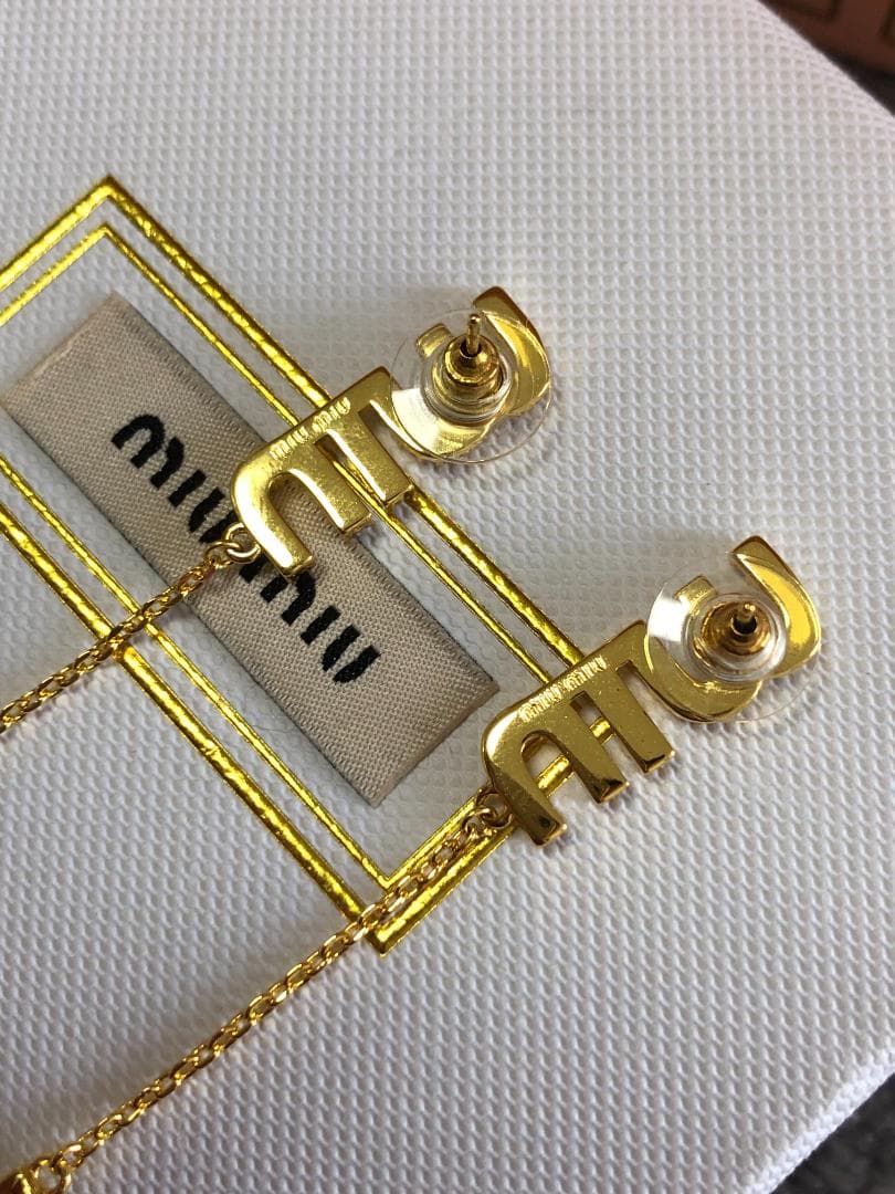 MIU MIU ピアス　アクセサリー【箱付き】