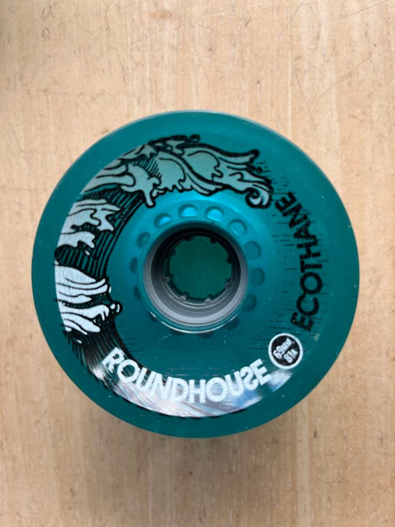 カーバースケートボード。虎。ROUNDHOUSE ウィール69mm4個セット
