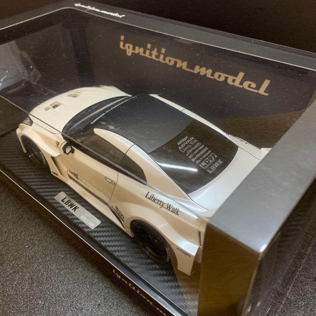 715✴︎ リバティーウォーク 35GT-RR 1/18スケールミニカー