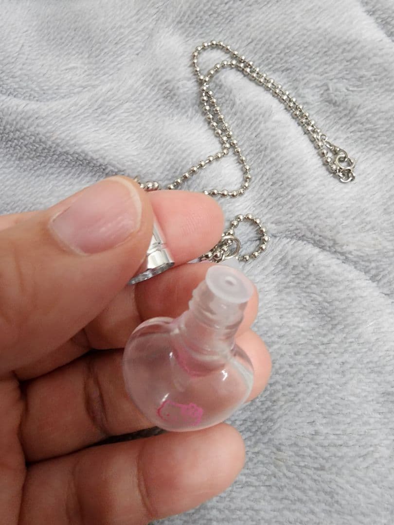 【激レア品】サンリオ　HELLO KITTY　パフュームペンダント　美品