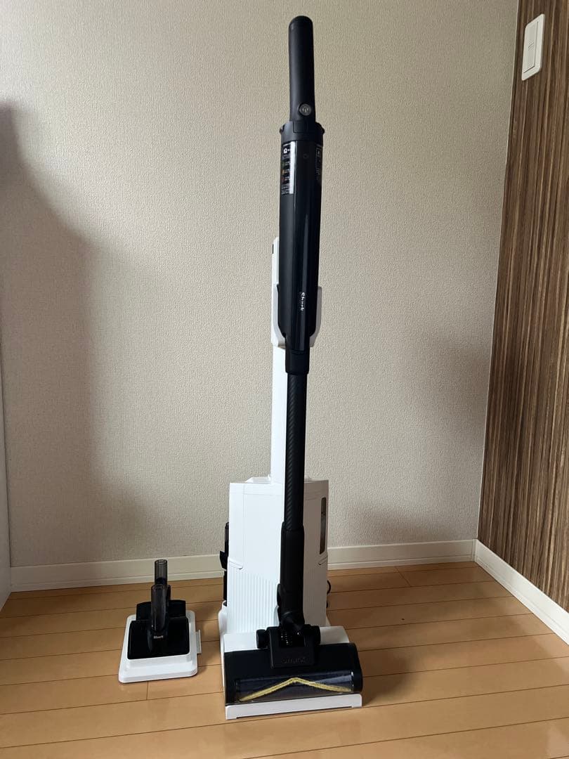 Shark最新モデル　コードレススティッククリーナー